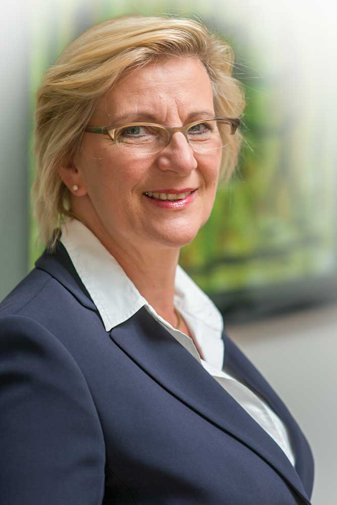 Christine Siegert-Anders ist Ihre kompetente Ansprechpartnerin für Organisationsentwicklung.